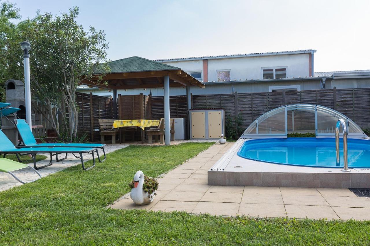 Apartment Twisting By The Private Pool Zadar Buitenkant foto